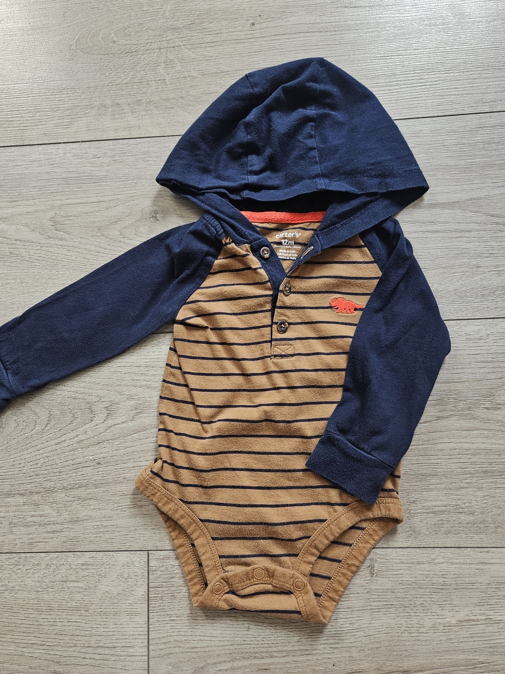 5/20$ Carter's Baby Boy Long Sleeve Hooded Bodysuit Striped Dinosaur Size 12M🩷